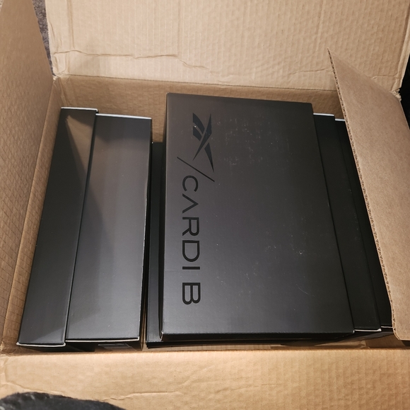 Cardi B Reebox Red slides - Picture 4 of 5